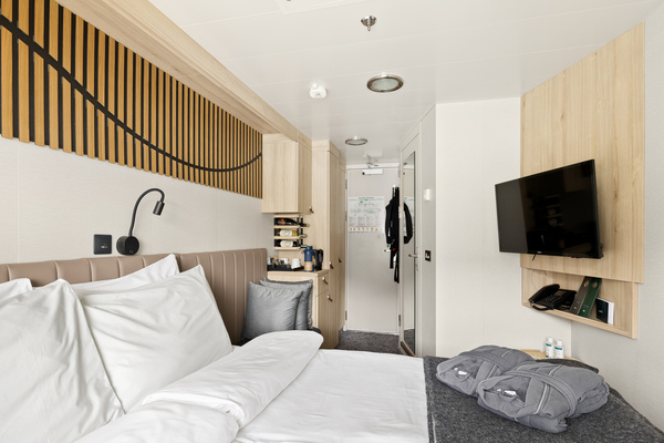 HX Hurtigruten Expeditions MS Fram Arctic Superior Outside Cabin U2 3 ©Espen Mills.jpg